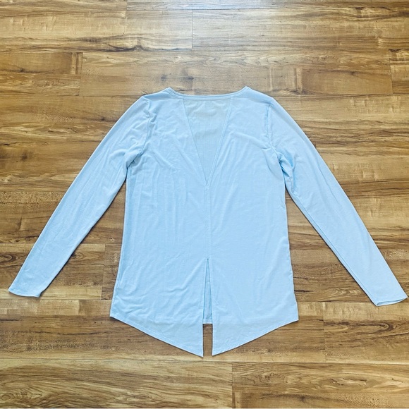 ATHLETA S Light Blue Essence Semi Fit Long Sleeve Split Back Activewear T-Shirt - Picture 3 of 16